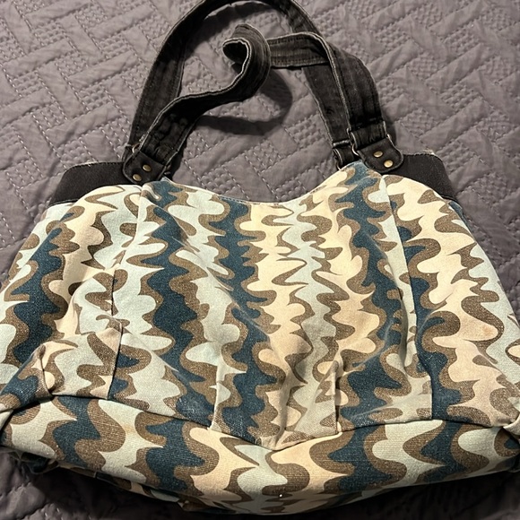 Kavu Teal Blue and Cream Shoulder Bag with Abstract Print - Picture 3 of 4